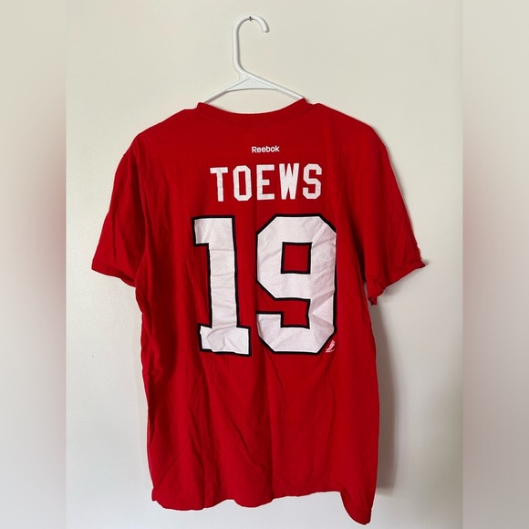 Reebok Chicago Blackhawks J. Toews Youth Red T-Shirt - Picture 6 of 7